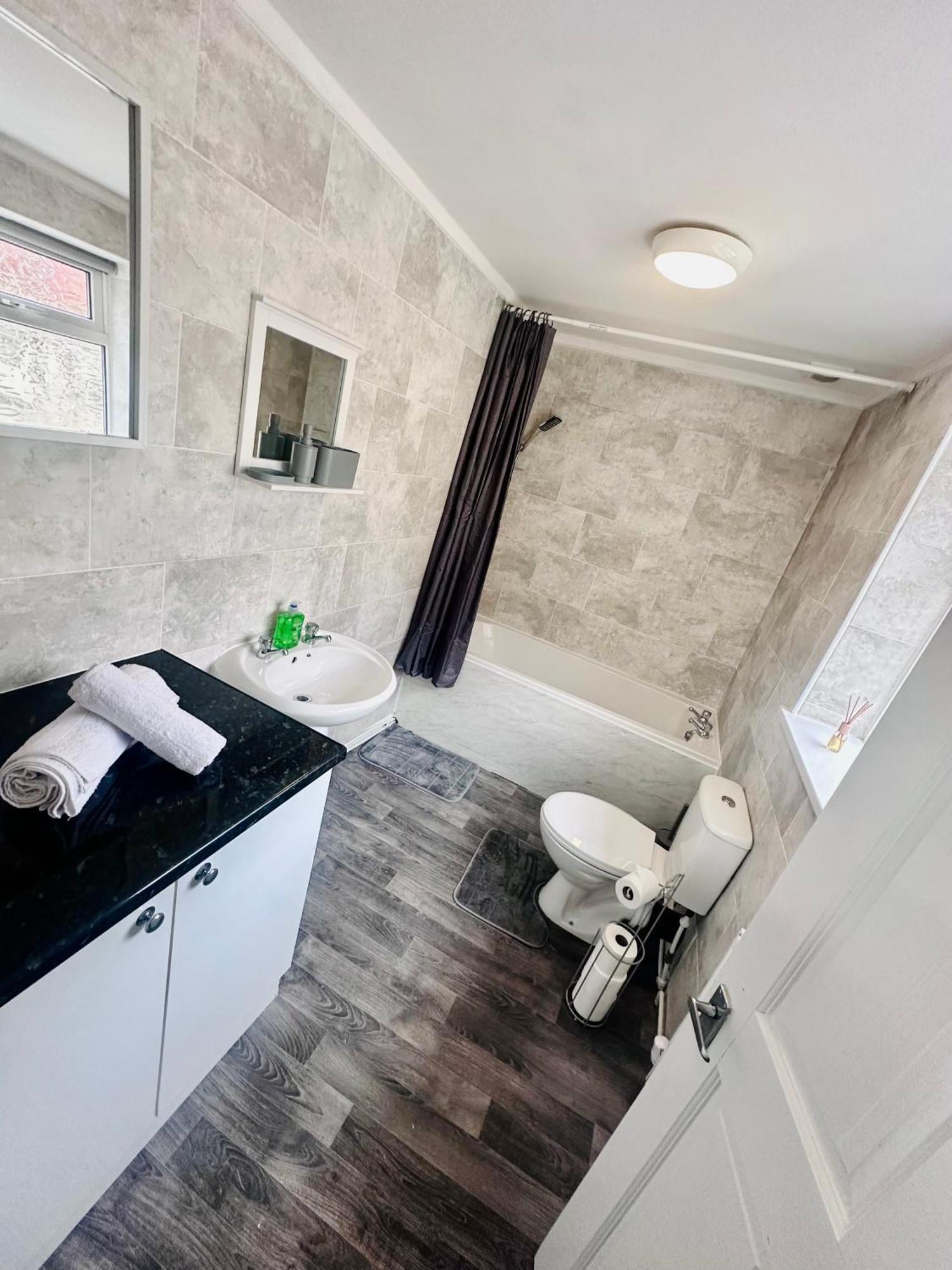 Gifford St Retreat 3Br Entire Home Μίντλεσμπρο Εξωτερικό φωτογραφία